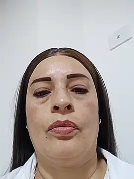 Snapshot of _Prinscarlet_ chatting on 11/21/25, 02:32 Prinscarlet online show from 11/21/25, 02:32