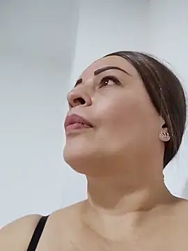 Snapshot of _Prinscarlet_ chatting on 11/23/25, 04:34 Prinscarlet online show from 11/23/25, 04:34