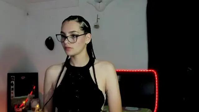 Snapshot of abigail_monore_ chatting on 11/17/25, 03:56 abigail monore online show from 11/17/25, 03:56