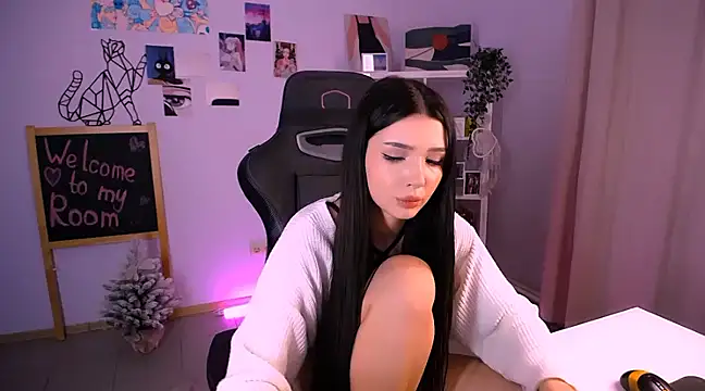 EmmaKeam online show from 12/18/24, 01:23