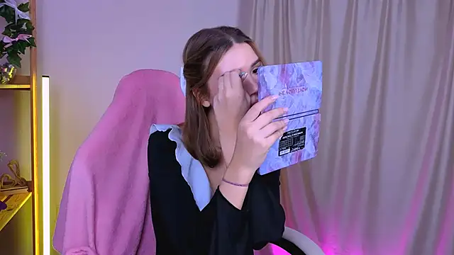 EmmaKeam online show from 09/28/25, 03:34