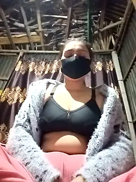 Snapshot of HenaAra chatting on 02/04/25, 05:45 HenaAra online show from 02/04/25, 05:45