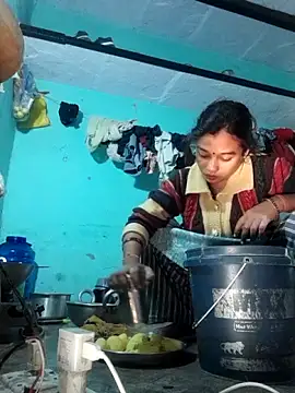 Snapshot of Surajpuja79 chatting on 12/05/25, 03:59 Surajpuja79 online show from 12/05/25, 03:59