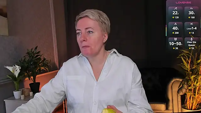 Snapshot of Nika_Smit chatting on 04/18/26, 05:22 Nika Smit online show from 04/18/26, 05:22