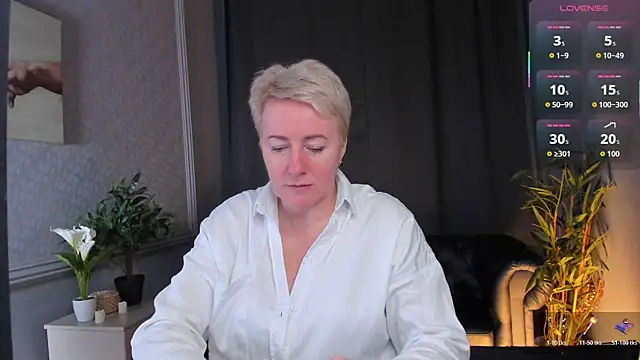 Snapshot of Nika_Smit chatting on 04/19/26, 06:35 Nika Smit online show from 04/19/26, 06:35