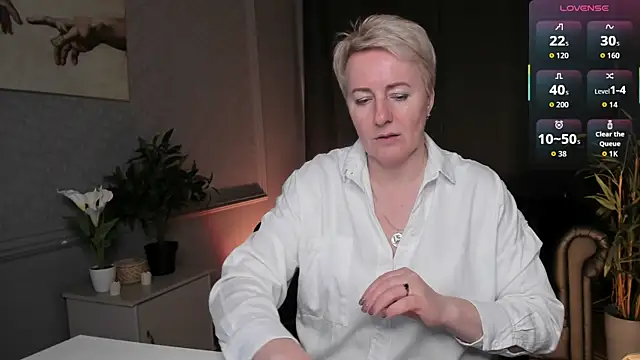 Snapshot of Nika_Smit chatting on 04/24/26, 09:01 Nika Smit online show from 04/24/26, 09:01