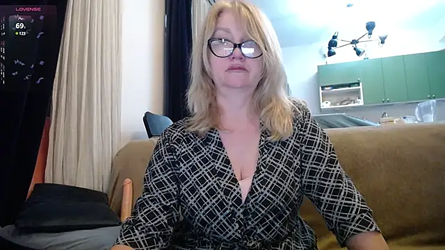 Snapshot of Blond_Woman chatting on 02/05/25, 08:46 Blond Woman online show from 02/05/25, 08:46