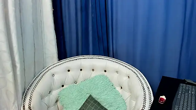 Snapshot of Analia18_ chatting on 01/27/25, 12:16 Analia18 online show from 01/27/25, 12:16