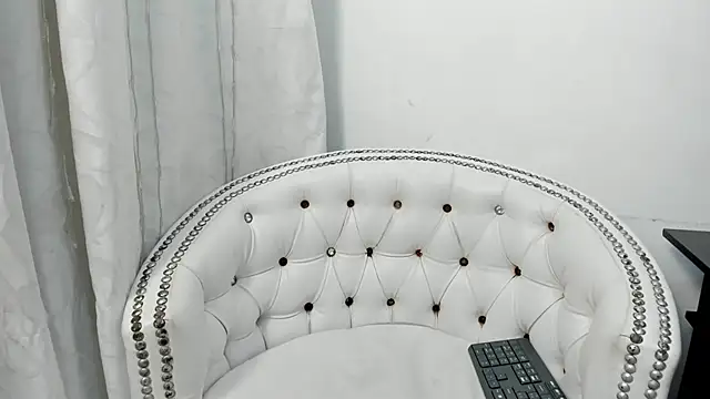 Analia18  online show from 02/26/25, 12:58