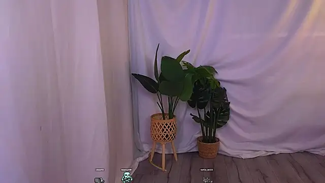 AlisiaSpinnet  online show from 12/19/24, 10:13