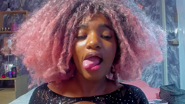 Snapshot of EMMAPARISS chatting on 01/10/26, 11:56 EMMAPARISS online show from 01/10/26, 11:56