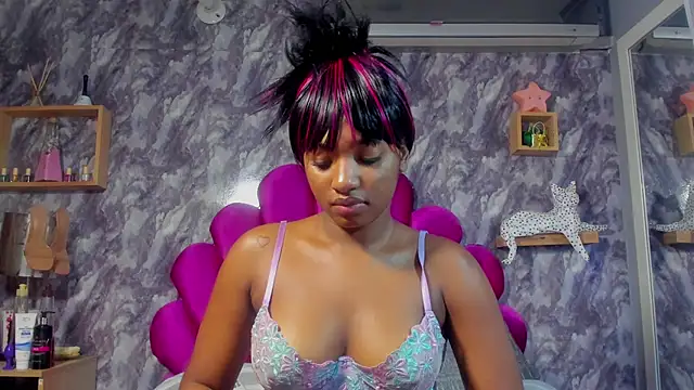 Snapshot of EMMAPARISS chatting on 02/27/26, 12:16 EMMAPARISS online show from 02/27/26, 12:16