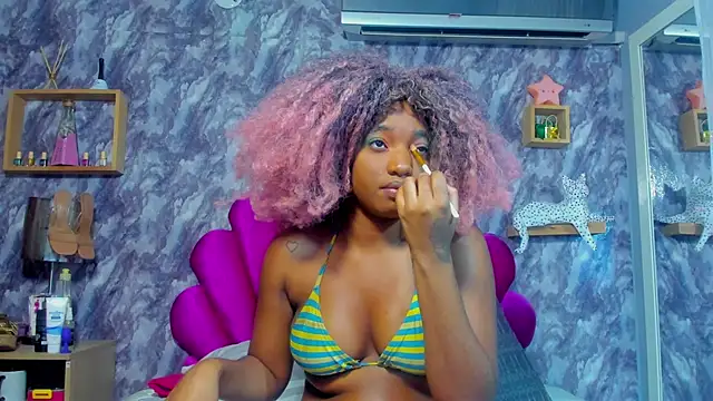 Snapshot of EMMAPARISS chatting on 03/17/26, 12:30 EMMAPARISS online show from 03/17/26, 12:30