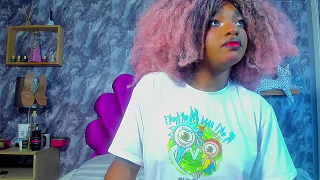 Snapshot of EMMAPARISS chatting on 03/19/26, 12:09 EMMAPARISS online show from 03/19/26, 12:09