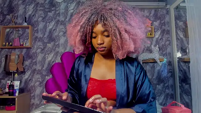 Snapshot of EMMAPARISS chatting on 03/25/26, 12:00 EMMAPARISS online show from 03/25/26, 12:00