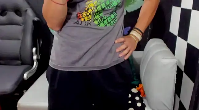 Snapshot of MikeRose94 chatting on 02/27/25, 07:04 MikeRose94 online show from 02/27/25, 07:04