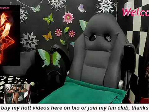 Snapshot of MikeRose94 chatting on 10/26/25, 05:08 MikeRose94 online show from 10/26/25, 05:08