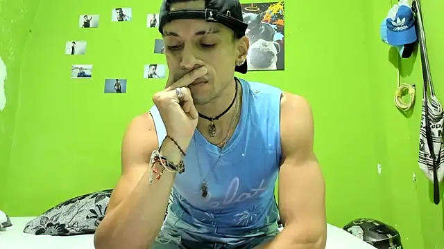 Snapshot of MikeRose94 chatting on 06/08/26, 05:02 MikeRose94 online show from 06/08/26, 05:02