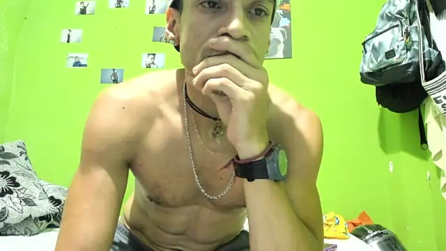 Snapshot of MikeRose94 chatting on 06/16/26, 01:41 MikeRose94 online show from 06/16/26, 01:41