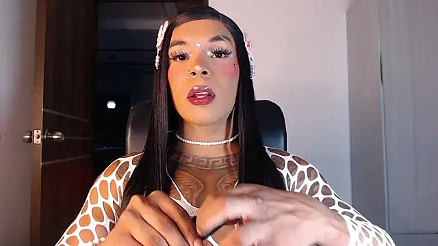 Snapshot of mistressbigcock777 chatting on 10/17/25, 04:26 mistressbigcock777 online show from 10/17/25, 04:26