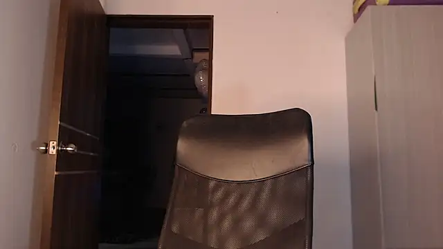 Snapshot of mistressbigcock777 chatting on 12/05/25, 04:43 mistressbigcock777 online show from 12/05/25, 04:43