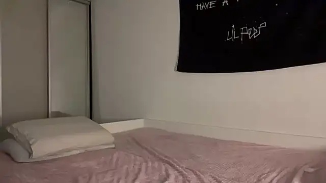 Snapshot of ur_molly chatting on 09/25/25, 10:46 ur molly online show from 09/25/25, 10:46