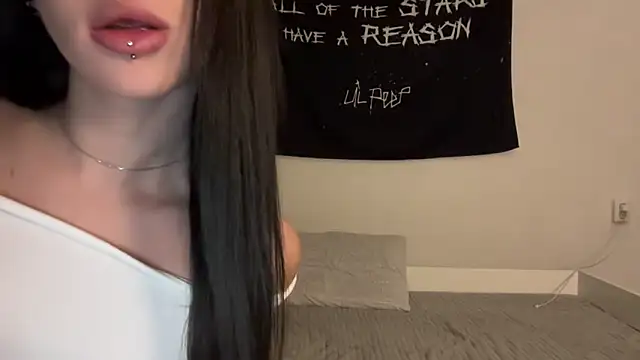 Snapshot of ur_molly chatting on 10/19/25, 03:34 ur molly online show from 10/19/25, 03:34