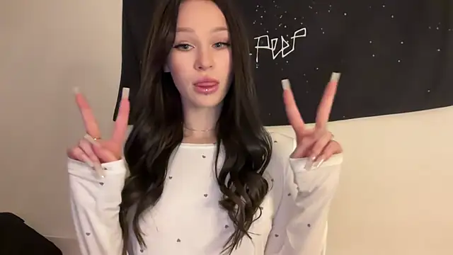 Snapshot of ur_molly chatting on 10/24/25, 01:03 ur molly online show from 10/24/25, 01:03