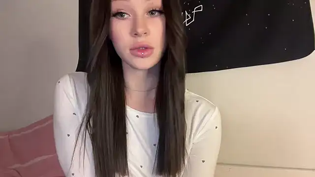 Snapshot of ur_molly chatting on 10/28/25, 06:10 ur molly online show from 10/28/25, 06:10