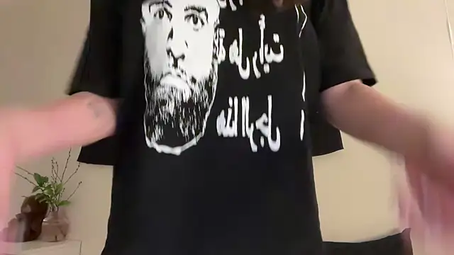 Snapshot of ur_molly chatting on 03/19/26, 01:37 ur molly online show from 03/19/26, 01:37