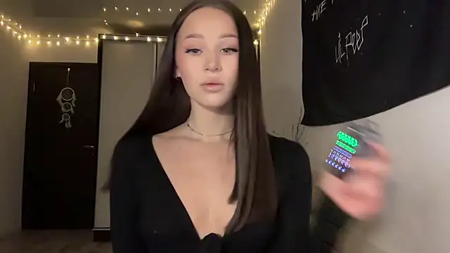 Snapshot of ur_molly chatting on 03/24/26, 12:43 ur molly online show from 03/24/26, 12:43