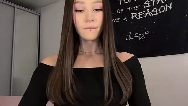 Snapshot of ur_molly chatting on 04/02/26, 01:47 ur molly online show from 04/02/26, 01:47