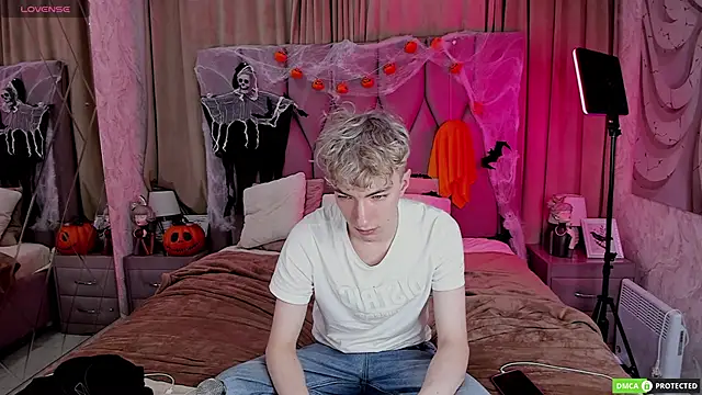 TrevorBenson online show from 10/28/25, 03:21