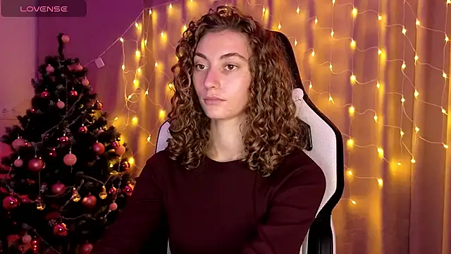 Snapshot of lady_curls chatting on 12/17/24, 02:12 lady curls online show from 12/17/24, 02:12