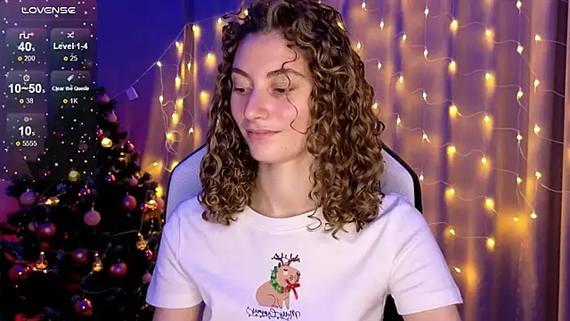 Snapshot of lady_curls chatting on 12/19/24, 11:03 lady curls online show from 12/19/24, 11:03