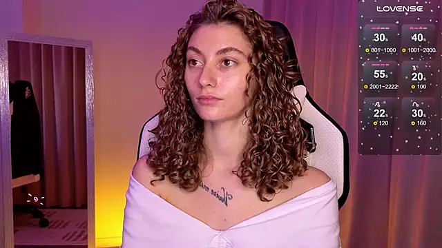Snapshot of lady_curls chatting on 01/15/25, 04:04 lady curls online show from 01/15/25, 04:04