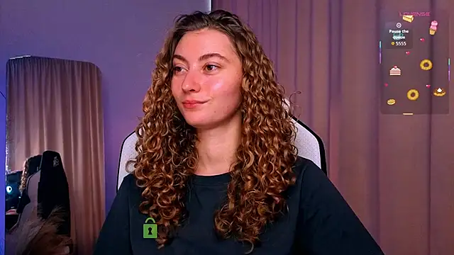 Snapshot of lady_curls chatting on 10/02/25, 10:55 lady curls online show from 10/02/25, 10:55