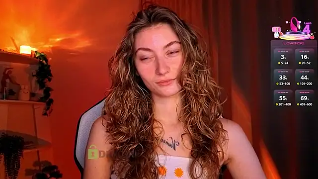 Snapshot of lady_curls chatting on 04/21/26, 09:50 lady curls online show from 04/21/26, 09:50
