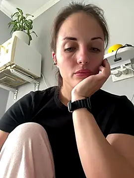 Snapshot of AmiLavs chatting on 10/18/25, 11:55 AmiLavs online show from 10/18/25, 11:55