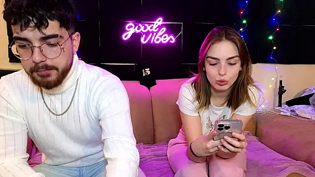 Snapshot of MrAndMrsSavage chatting on 12/15/24, 04:15 MrAndMrsSavage online show from 12/15/24, 04:15