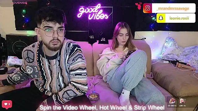 Snapshot of MrAndMrsSavage chatting on 12/22/24, 05:32 MrAndMrsSavage online show from 12/22/24, 05:32