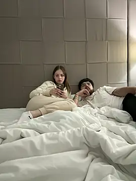 Snapshot of MrAndMrsSavage chatting on 03/22/25, 09:10 MrAndMrsSavage online show from 03/22/25, 09:10