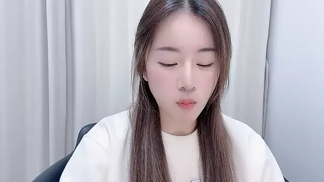 chloe-01 online show from 01/17/25, 12:21