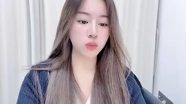 chloe-01 online show from 01/23/25, 12:30