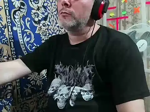 Snapshot of AgnichBan chatting on 09/25/25, 06:44 AgnichBan online show from 09/25/25, 06:44