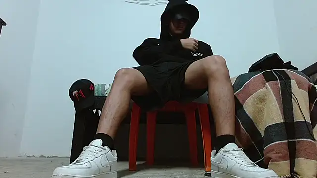 Snapshot of Macho_Dom chatting on 04/14/26, 11:00 Macho Dom online show from 04/14/26, 11:00