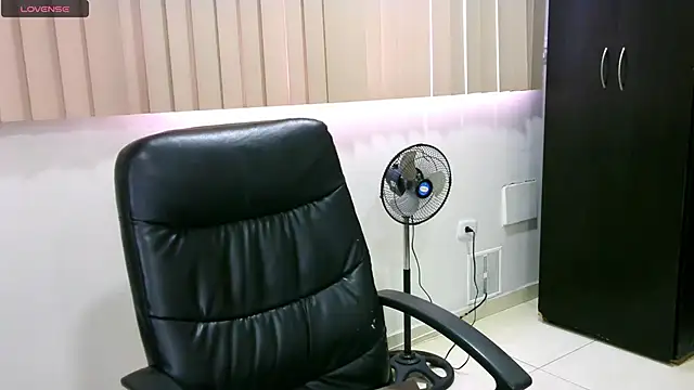 yanna ass smile online show from 12/06/24, 11:44