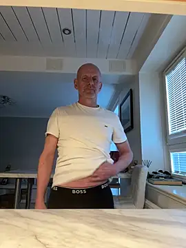 Snapshot of malematureisbest chatting on 12/19/25, 11:50 malematureisbest online show from 12/19/25, 11:50