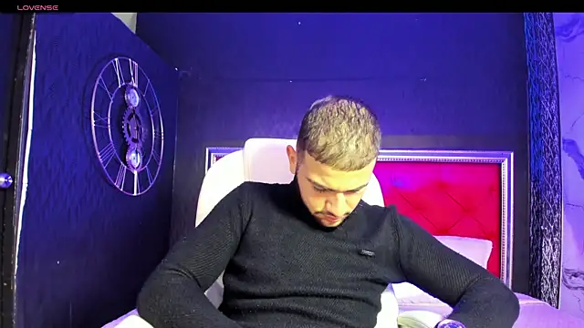 MaximusDick1  online show from 12/06/24, 12:27