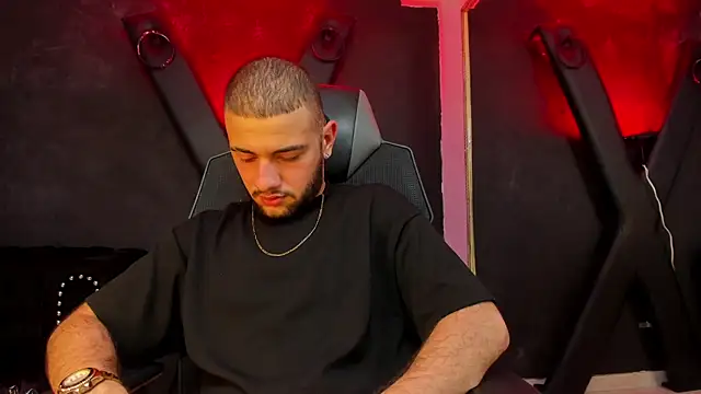 MaximusDick1  online show from 09/18/25, 03:52